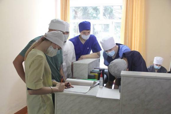 Алтайские медики начали получать новые ежемесячные выплаты
