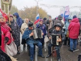 На Сахарова прошел митинг-концерт в поддержку референдумов