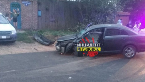 Пьяный водитель в Рубцовске влетел в машину, в которой находились женщина и годовалый ребенок