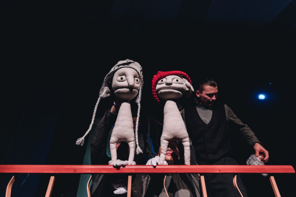 Трехметровый ангел, Пелевин и моргающий еж. Экспресс-обзор в картинках предстоящего фестиваля театров кукол в Барнауле