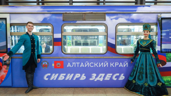 Барнаул в метро. Как выглядит алтайский вагон в хвосте «сибирского» поезда в Москве