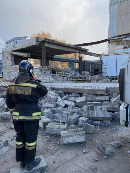 На пр. Калинина произошло обрушение строящегося здания - есть погибшие