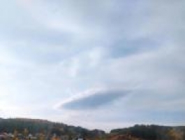 Над Белокурихой заметили редкое лентикулярное облако