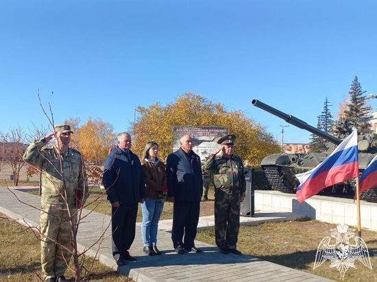 В алтайском селе открыли стелу в память о бойце, погибшем в СВО