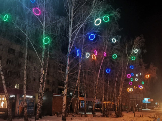 Барнаул начали украшать к Новому году