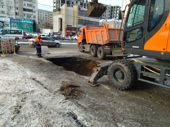 В Барнауле отключили воду в трех домах из-за коммунальной аварии