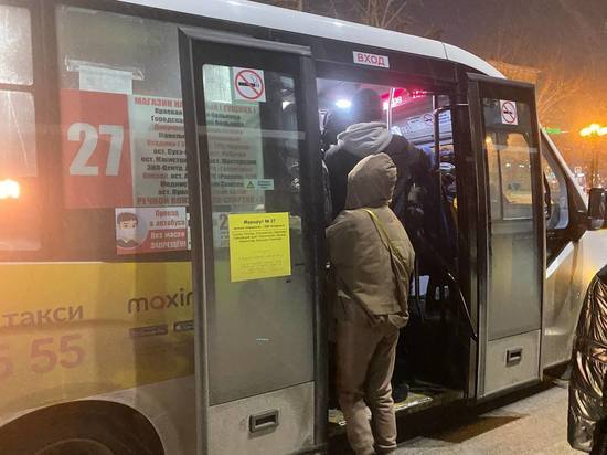 В Барнауле у городских автобусов замерзает топливо из-за мороза