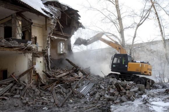 Еще пять расселённых жилых домов, признанных аварийными, снесут в Барнауле