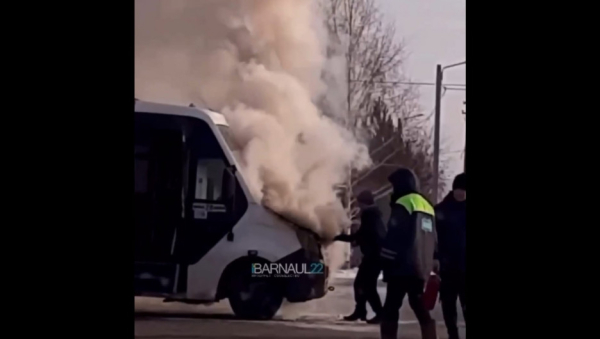 Маршрутка № 120 загорелась в Барнауле