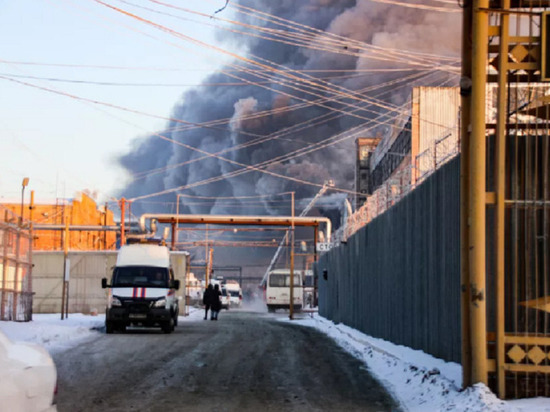 Специалисты не увидели загрязнение воздуха в Барнаула после пожара на шинном заводе