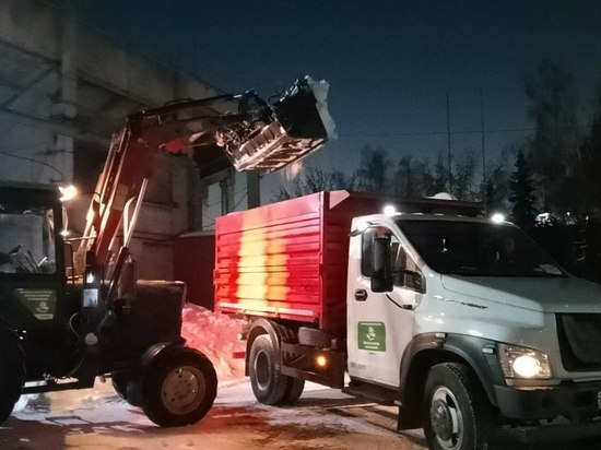 В Барнауле за сутки вывезли 5700 кубометров снега с улиц