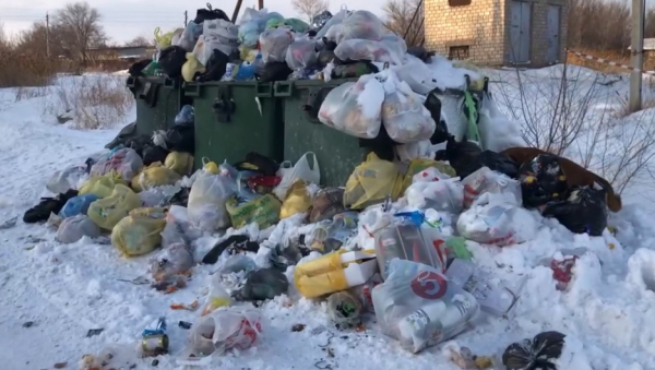 Алтайский город продолжает утопать в мусоре, несмотря на обещания властей исправить ситуацию