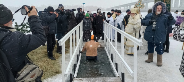 Как православные барнаульцы отмечают Крещение Господне 2023: прямая трансляция