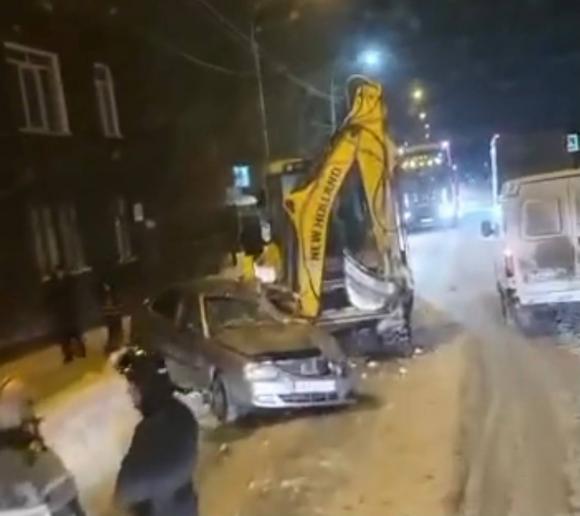 Пьяный экскаваторщик устроил массовую аварию в Барнауле