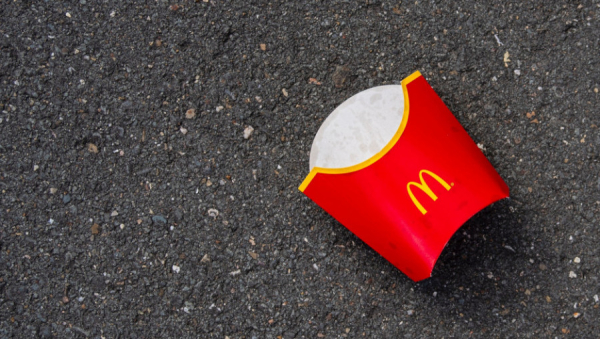 Режим прекращения огня на Украине завершился, McDonald's ушел с казахстанского рынка, а РФС откажется от экипировки Adidas. Что еще произошло 7 января