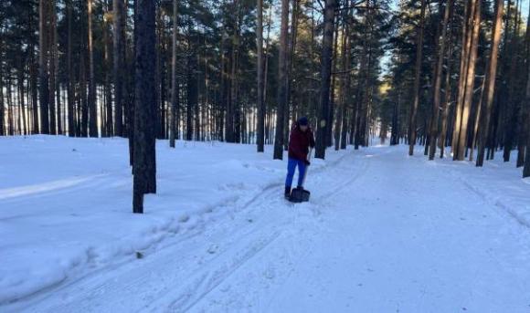 В Барнауле автомобилисты портят лыжные трассы