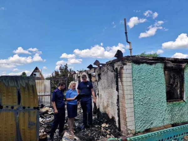 Два школьника погибли при пожаре в дачном поселке Алтайского края