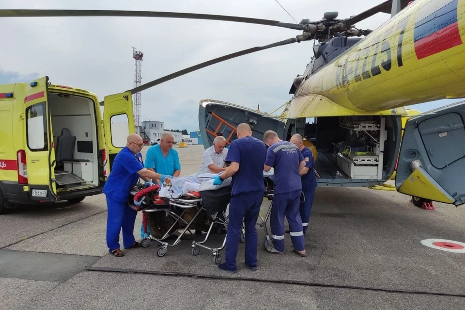 95% ожогов тела: в Барнаул доставили трех человек, пострадавших при крушении вертолета Ми-8 на Алтае