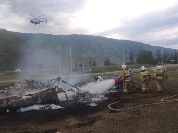 Четверо выживших после крушения вертолета на Алтае вне опасности