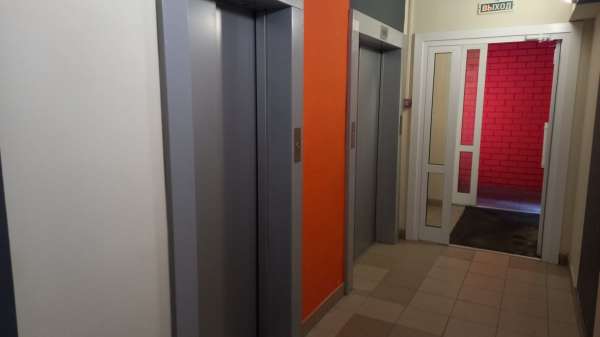 Как гроза оставила без лифтов жильцов 16-этажной новостройки в Барнауле