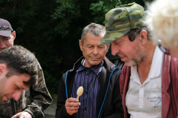 "Может случиться с каждым". Кто в Барнауле бесплатно кормит бомжей и почему это важно