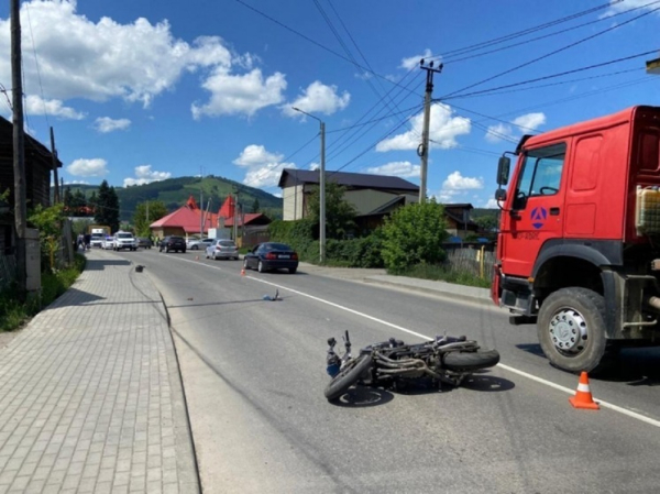 На Алтае мотоциклист насмерть сбил женщину и cбежал с места аварии