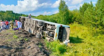 На трассе Бийск — Новокузнецк перевернулся автобус