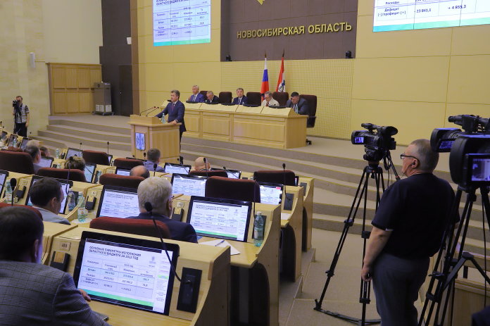 Новосибирские депутаты приняли больше 200 поправок в бюджет, которые позволят региону выполнить намеченные планы