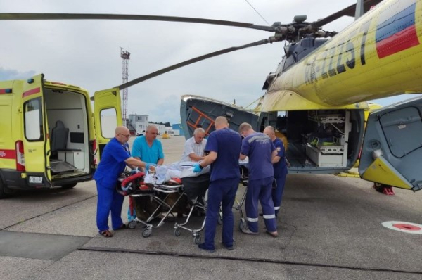 В Барнаул доставили трех пострадавших в крушении вертолета на Алтае