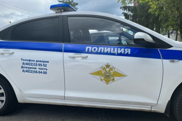 В Барнауле полицейские поймали бармена со свертком наркотиков