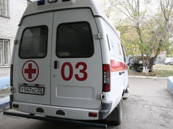В Барнауле три человека пострадали в ДТП с переворотом
