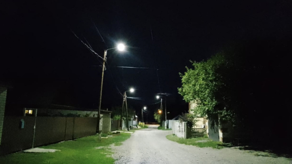 В барнаульском Ягодном установили уличные фонари