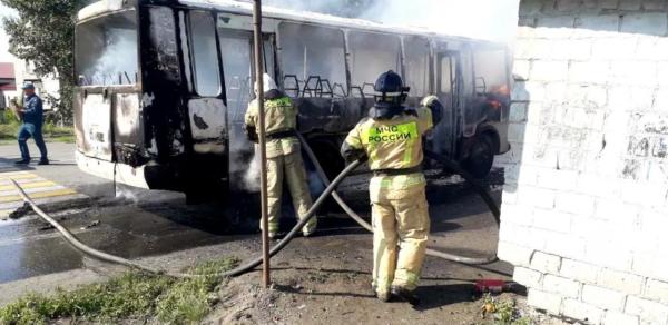 В Бийске пассажирам пришлось спешно покидать горящий автобус