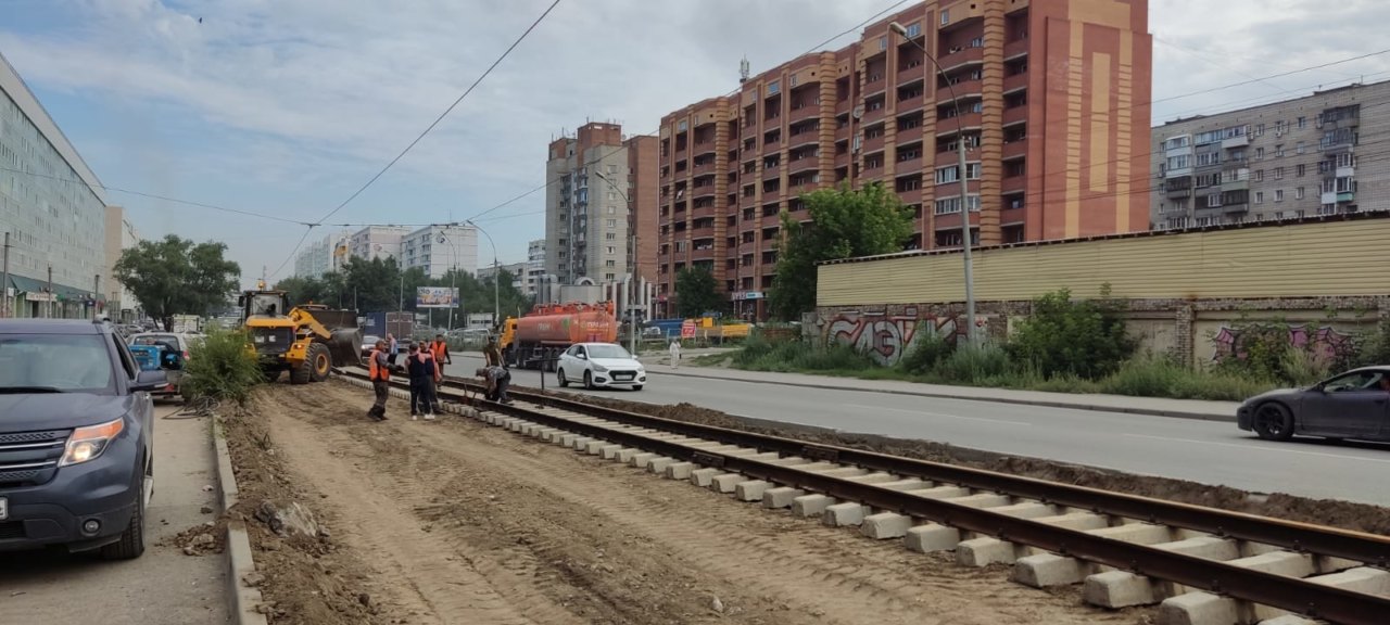 В Новосибирске начались работы по замене трамвайных путей на улице Троллейной