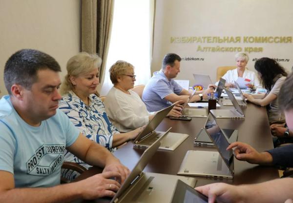 Алтайкрайизбирком завершил регистрацию кандидатов в губернаторы региона