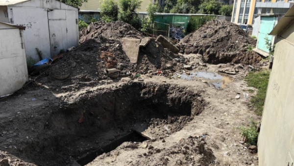 Барнаульцы пожаловались на разрушенный двор после ремонта теплосетей