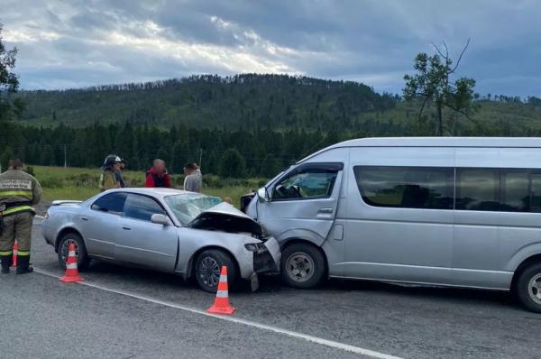 Девять туристов пострадали в ДТП на горном перевале Алтая
