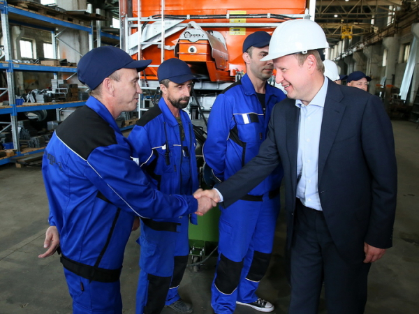 Губернатор Томенко посетил сельские предприятия с зарплатой выше, чем в Барнауле