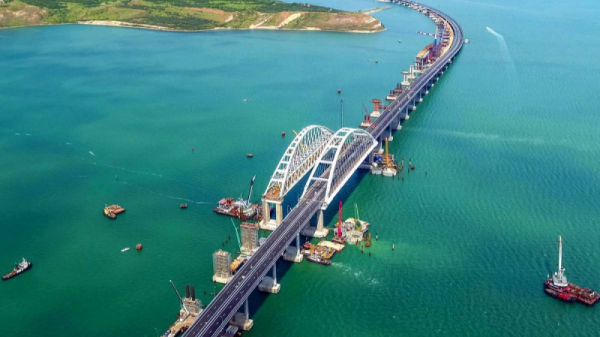 Крымский мост вновь пытались атаковать – движение приостановлено
