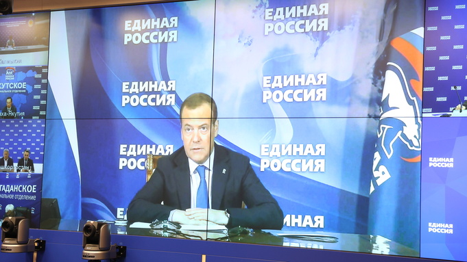 Медведев назвал доверие граждан ключевым фактором для победы ЕР