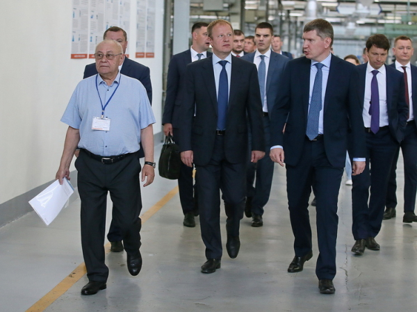 Министр экономики РФ поблагодарил Томенко за развитие промышленности региона