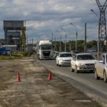 На дамбе новосибирской ГЭС заканчивается ремонт дороги