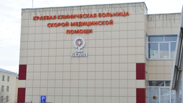 <h1>Пострадавший при крушении вертолета на Алтае продолжает лечение в Барнауле</h1>