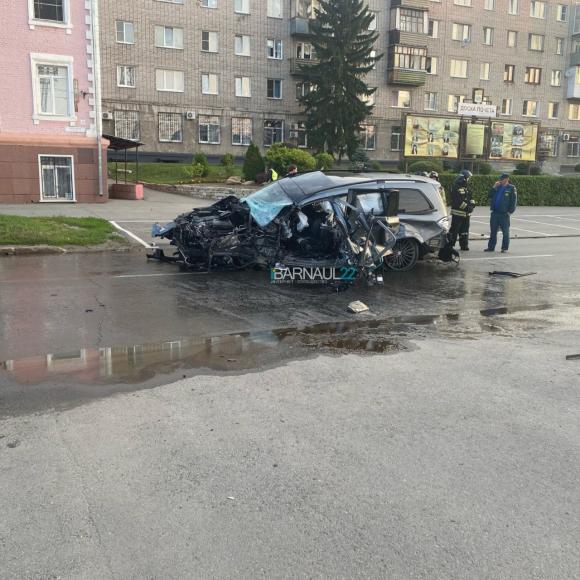 Серьезное ДТП произошло рано утром в Барнауле на улице Никитина