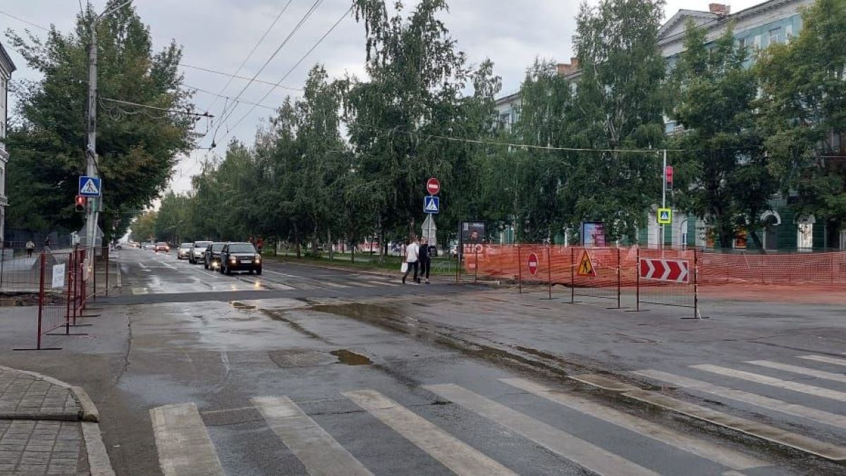 В Барнауле открыли движение по проспекту Ленина после ремонта теплотрассы