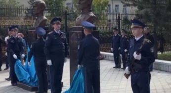 В Барнауле открыли памятник летчику, повторившему подвиг Гастелло