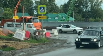 В Минтрансе объяснили причину огромной пробки на Змеиногорском тракте в Барнауле