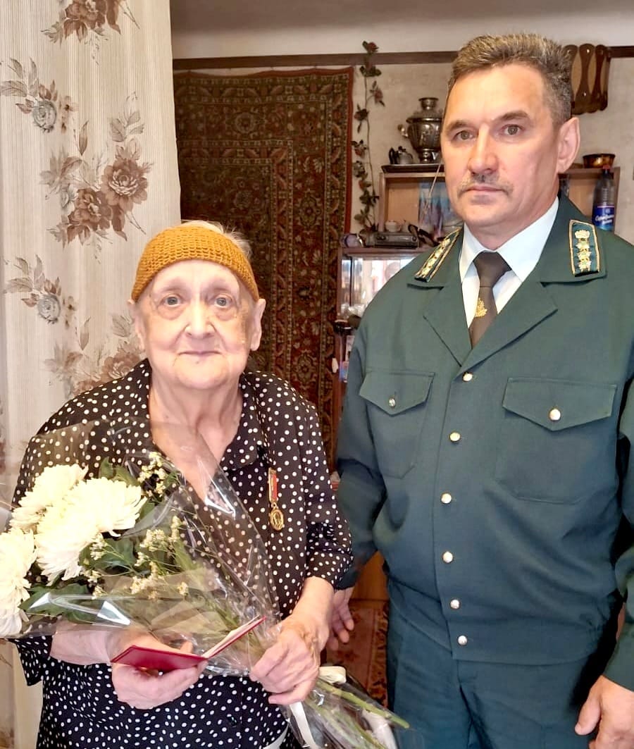 90-летнему ветерану лесной отрасли Алтайского края вручили медаль «За заслуги перед обществом»