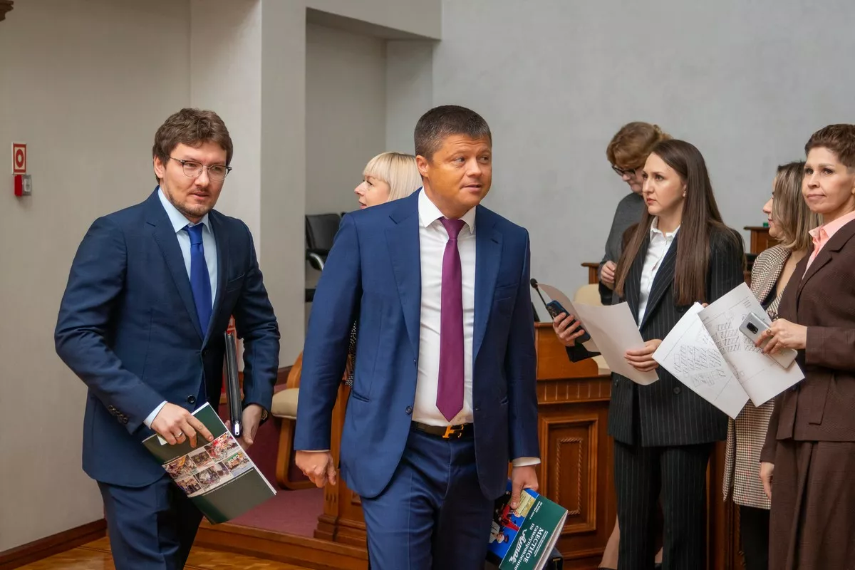 «Куда идти протестовать?»: депутаты Алтайского Заксобрания поспорили о митингах и взялись за Камень