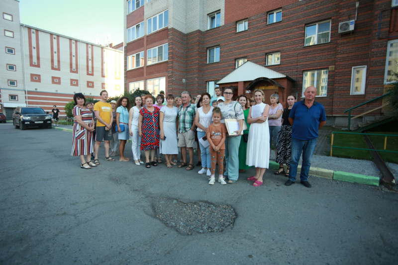Почему жители "Квартала 2000" в Барнауле протестуют против своей управляющей компании